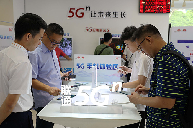 5G走進(jìn)市民生活！聯(lián)通營(yíng)業(yè)廳同步首銷國(guó)內(nèi)首款5G雙模手機(jī)