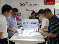 5G走進市民生活！聯(lián)通營業(yè)廳同步首銷國內(nèi)首款5G雙模手機