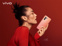 劉雯代言國際范十足 vivo X30系列藍(lán)橘雙配色吸睛