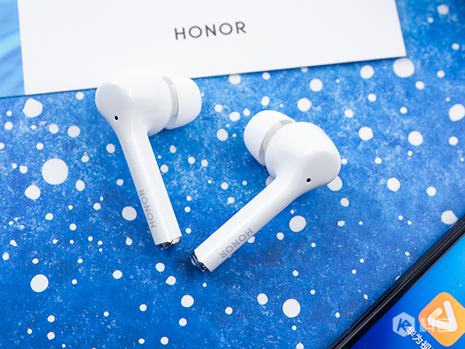 降噪媲美AirPods Pro，價(jià)錢不到一半！榮耀FlyPods 3評測