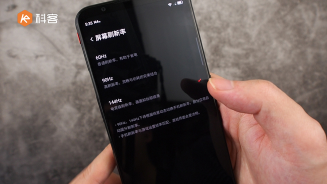 紅魔5G游戲手機(jī)上手：144Hz超競(jìng)屏行業(yè)最佳 用它吃雞把把穩(wěn)