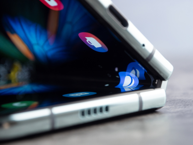 三星Galaxy Fold 2最新曝光：設(shè)計升級雙電池 備貨吃緊搶購難？