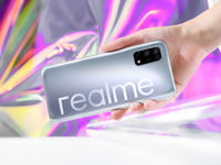 新機命名終于揭曉！大LOGO設(shè)計 realme V5全新系列亮相