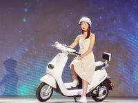 破解電動車行業(yè)難題！雅迪冠能系列新品發(fā)布，充電一次跑122公里