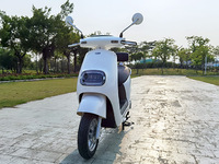 雅迪冠能M8電動車評測：續(xù)航超給力，高端新典范