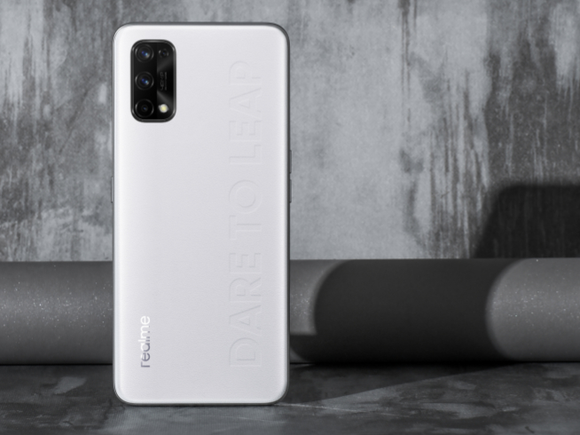 王炸出擊性價比夠頂！realme Q2系列定檔10月13日發(fā)布
