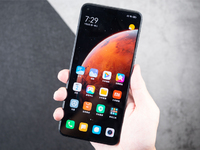 Redmi K30S至尊紀念版上手：難搶是真難搶 但LCD屏永不為奴！