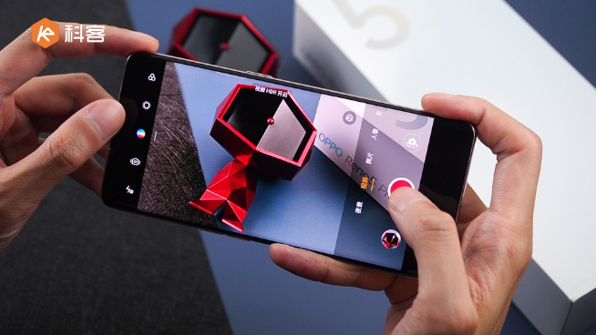 OPPO Reno5 Pro上手：顏值夠頂沒話說！首發(fā)獨(dú)家人像視頻新技術(shù)