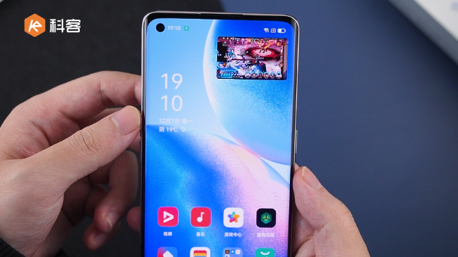 OPPO Reno5 Pro上手：顏值夠頂沒話說！首發(fā)獨(dú)家人像視頻新技術(shù)