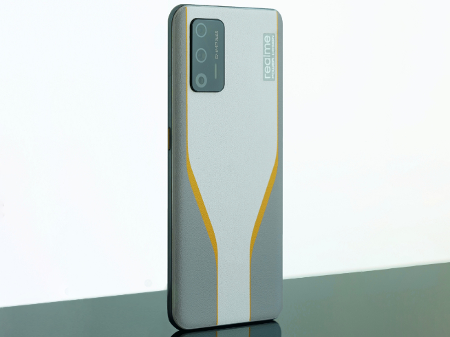 realme Race真機首次曝光：驍龍888新旗艦 素皮版又安排上了！