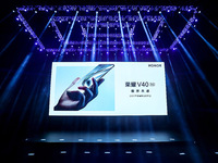3599元起榮耀V40發(fā)布：120Hz高刷飛瀑屏，66W+50W雙快充