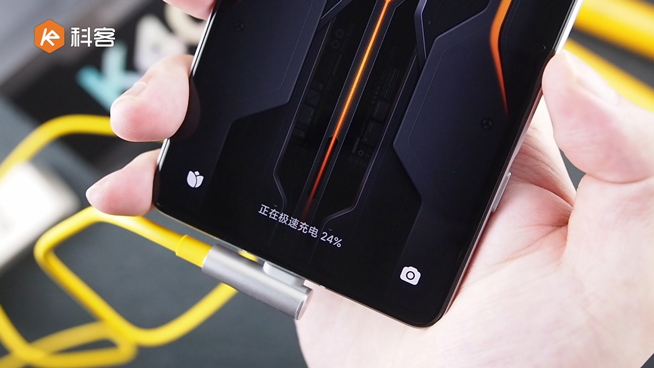 Redmi K40游戲版上手：1999元起降維打擊！游戲?qū)崪y表現(xiàn)如何？