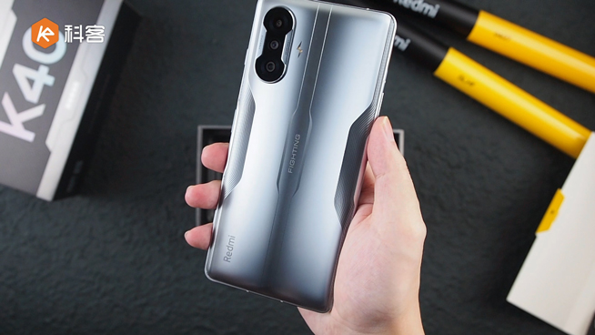 Redmi K40游戲版上手：1999元起降維打擊！游戲?qū)崪y表現(xiàn)如何？