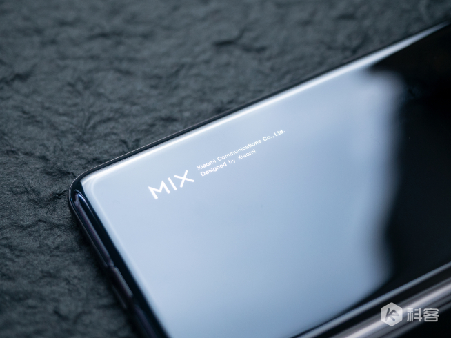 小米MIX FOLD開箱上手：萬元內(nèi)的折疊屏手機！你覺得ok嗎？