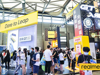 realme“GT入侵”展臺挑戰(zhàn)CJ最潮區(qū)域，真我GT大師系列火爆全場