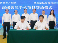 ?吉利董事長(zhǎng)李書福操盤開(kāi)啟高端智能手機(jī)業(yè)務(wù)，服務(wù)全球市場(chǎng)
