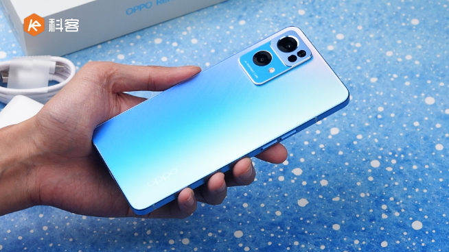 OPPO Reno7 Pro上手體驗(yàn)：前后拍攝都了得！爆款秘訣全靠設(shè)計(jì)？