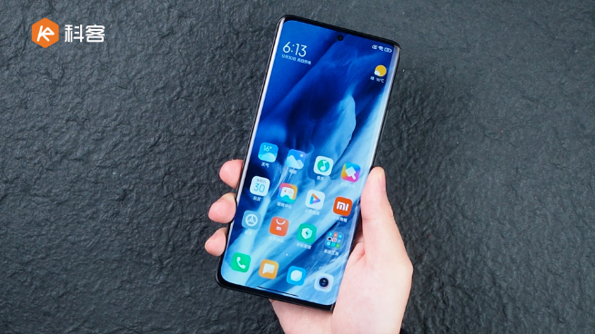 小米12 Pro上手體驗：馴服驍龍8有一手？設(shè)計重鑄質(zhì)感提升更高端！