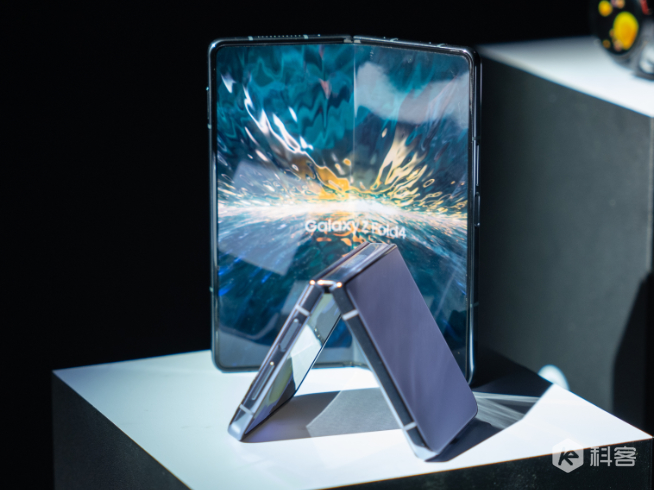 細(xì)節(jié)升級(jí)更輕盈！三星Galaxy Z Fold4/Flip4現(xiàn)場(chǎng)上手