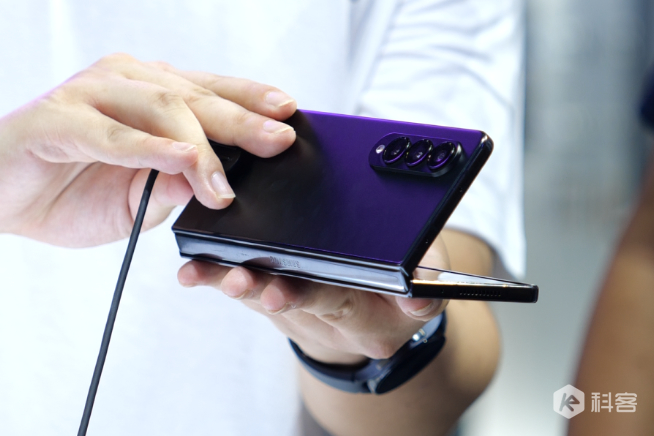 細(xì)節(jié)升級(jí)更輕盈！三星Galaxy Z Fold4/Flip4現(xiàn)場(chǎng)上手