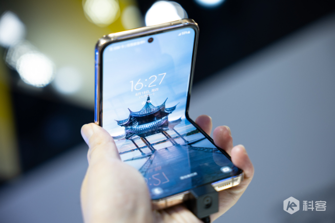 細(xì)節(jié)升級(jí)更輕盈！三星Galaxy Z Fold4/Flip4現(xiàn)場(chǎng)上手