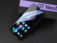 80秒充電20%！真我GT Neo5發(fā)布，三大招暴擊Redmi K60