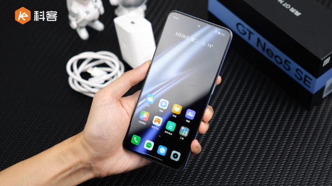 真我GT Neo5 SE開箱：第二代驍龍7+！1999元又射爆Redmi