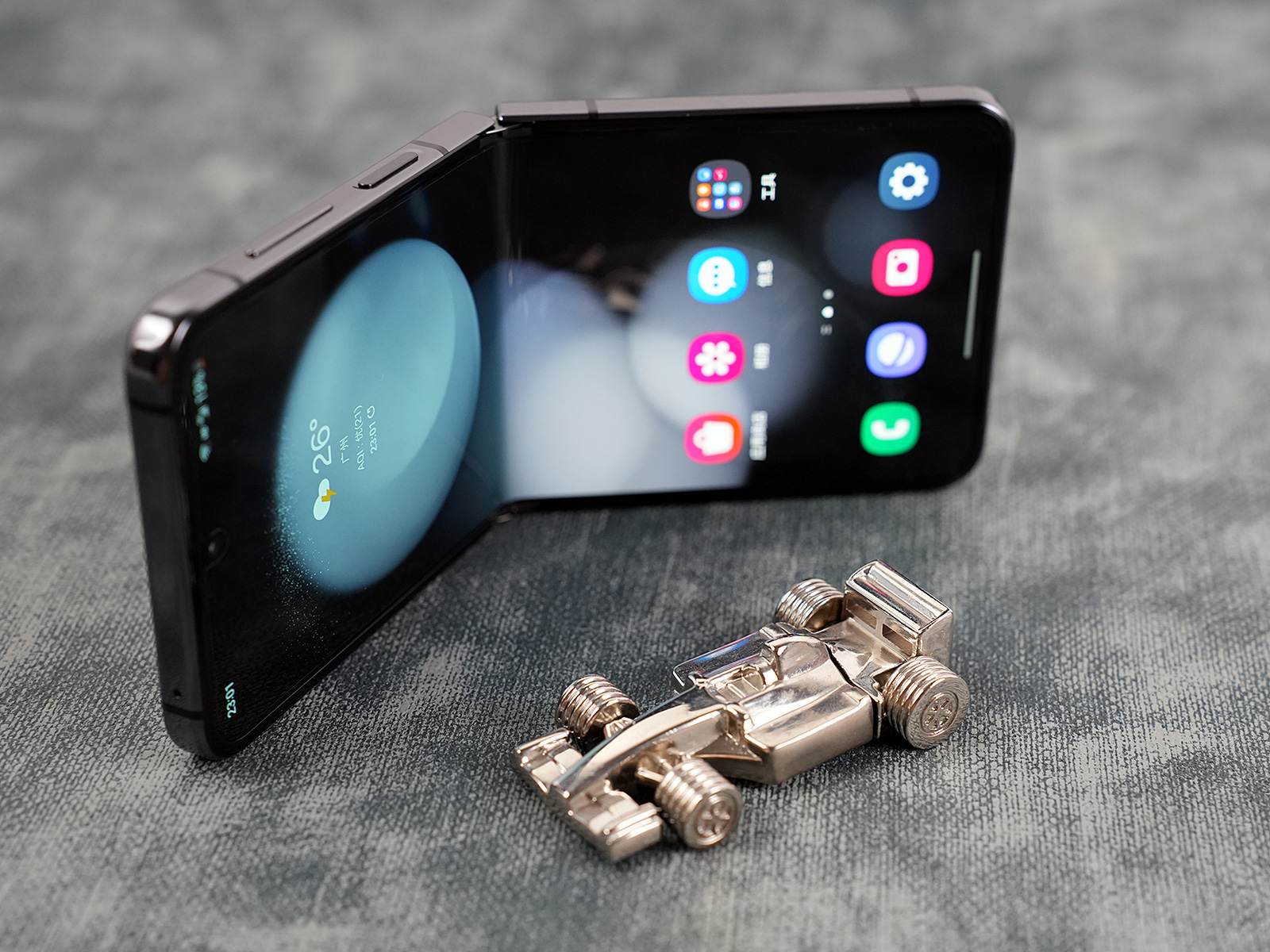 解鎖小折疊新魅力！三星Galaxy Z Flip5評測，主力機(jī)就現(xiàn)在