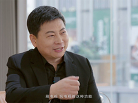 余承東現(xiàn)場玩轉(zhuǎn)“巨幕手機(jī)”！展示用華為智慧屏刷抖音資訊有多爽