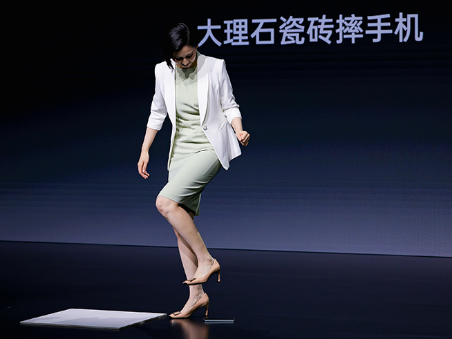 OPPO K12發(fā)布：不怕摔不怕刮的千元機，5500mAh電池配百瓦閃充