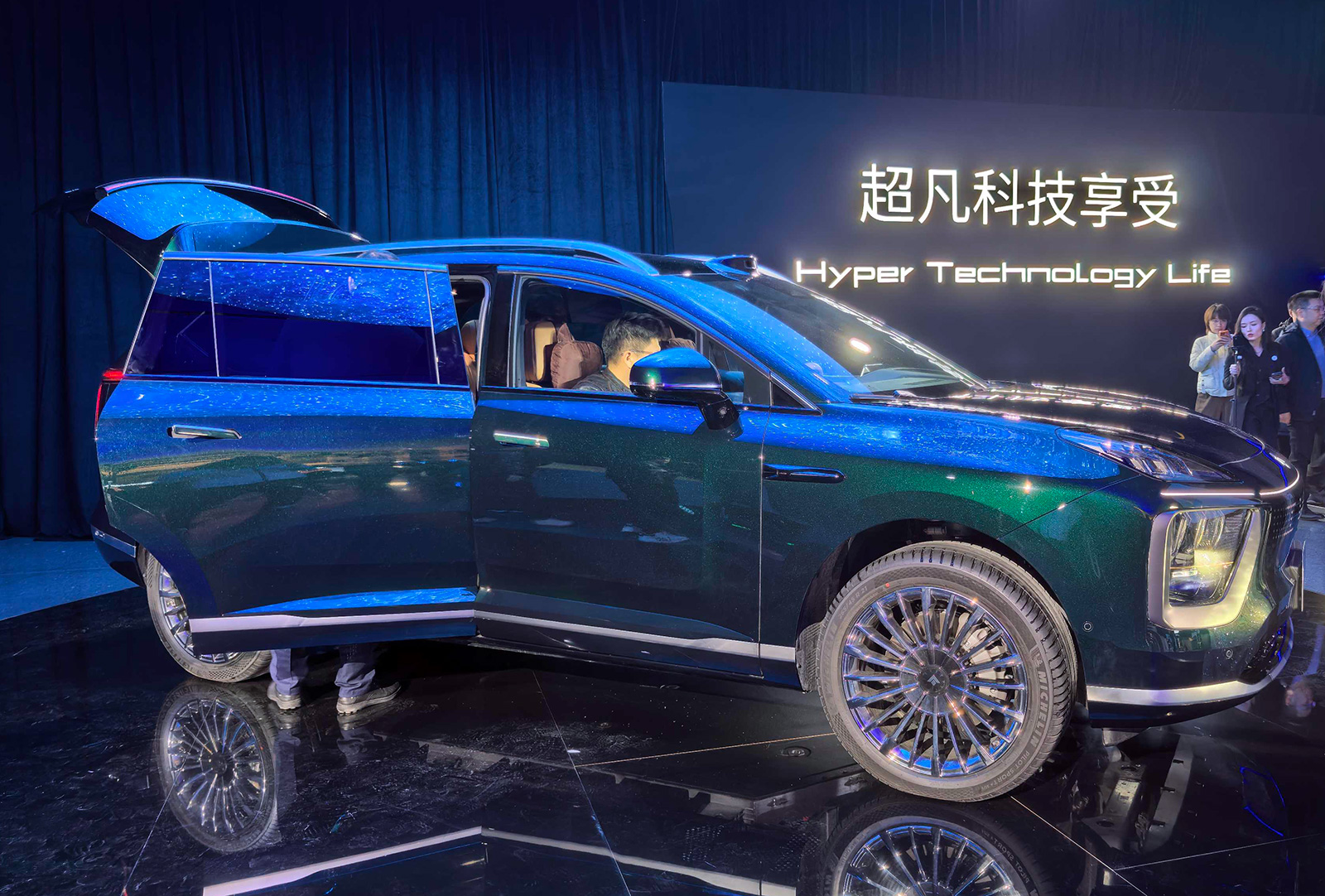 廣汽昊鉑HL起售價(jià)27.98萬元起：家庭智能新豪華SUV，首發(fā)暗夜之瞳