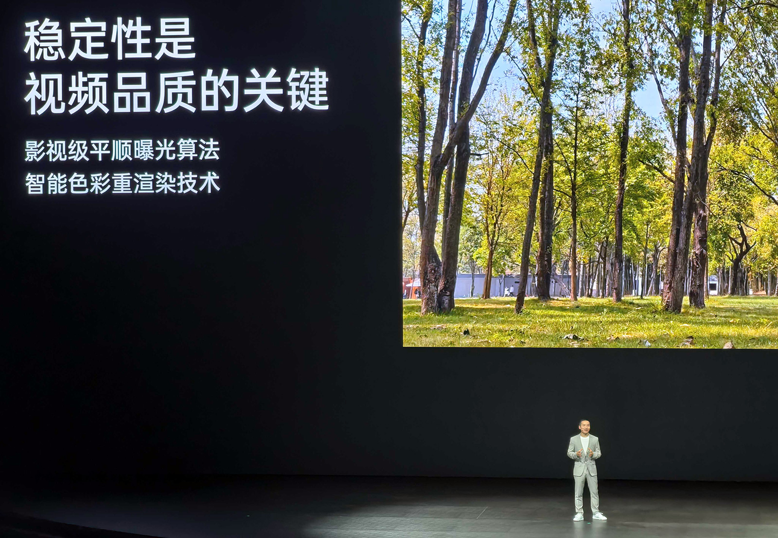 OPPO Find X8 Ultra發(fā)布：劉作虎喊話友商，超大杯哪家強(qiáng)？