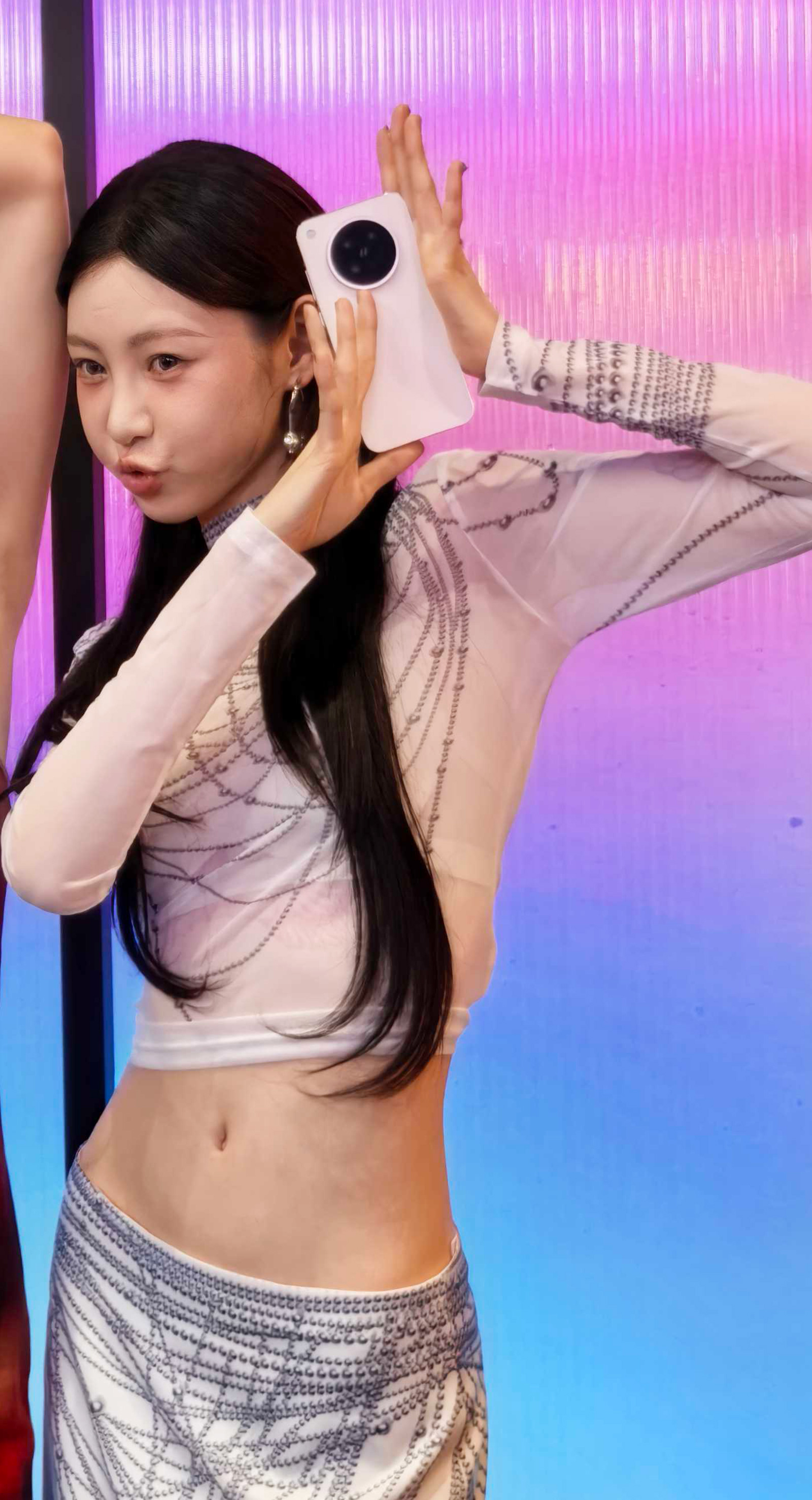 OPPO Find X8 Ultra發(fā)布：劉作虎喊話友商，超大杯哪家強(qiáng)？